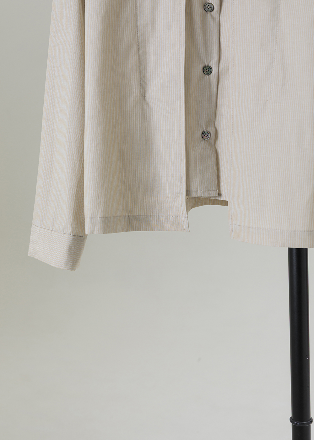 素隱輕透直紋長袖襯衫