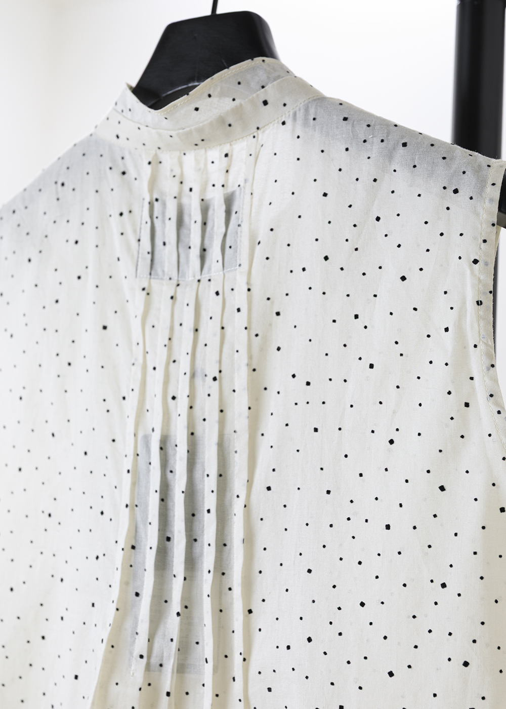 |微粒光影|立領褶飾無袖上衣