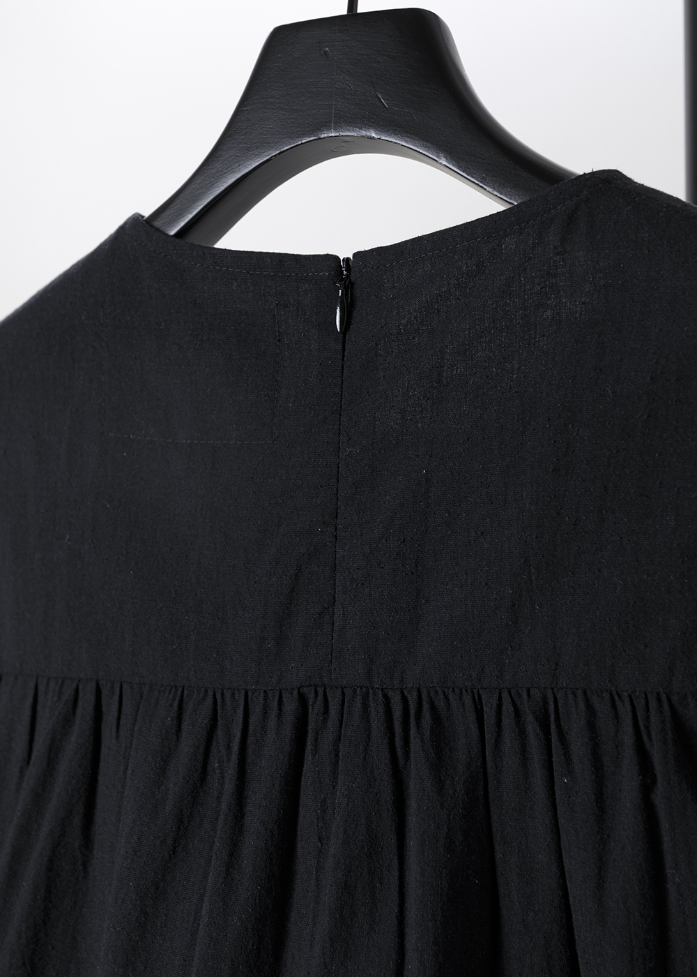 |棉結光影|細點前摺片袖上衣 