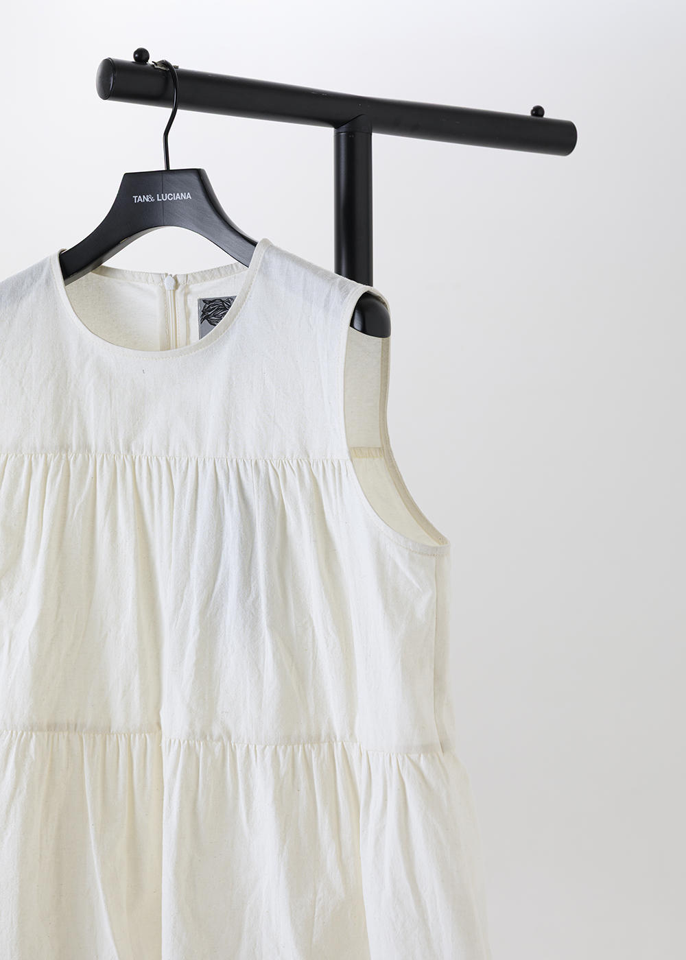 |棉結光影|細點前摺片袖上衣 