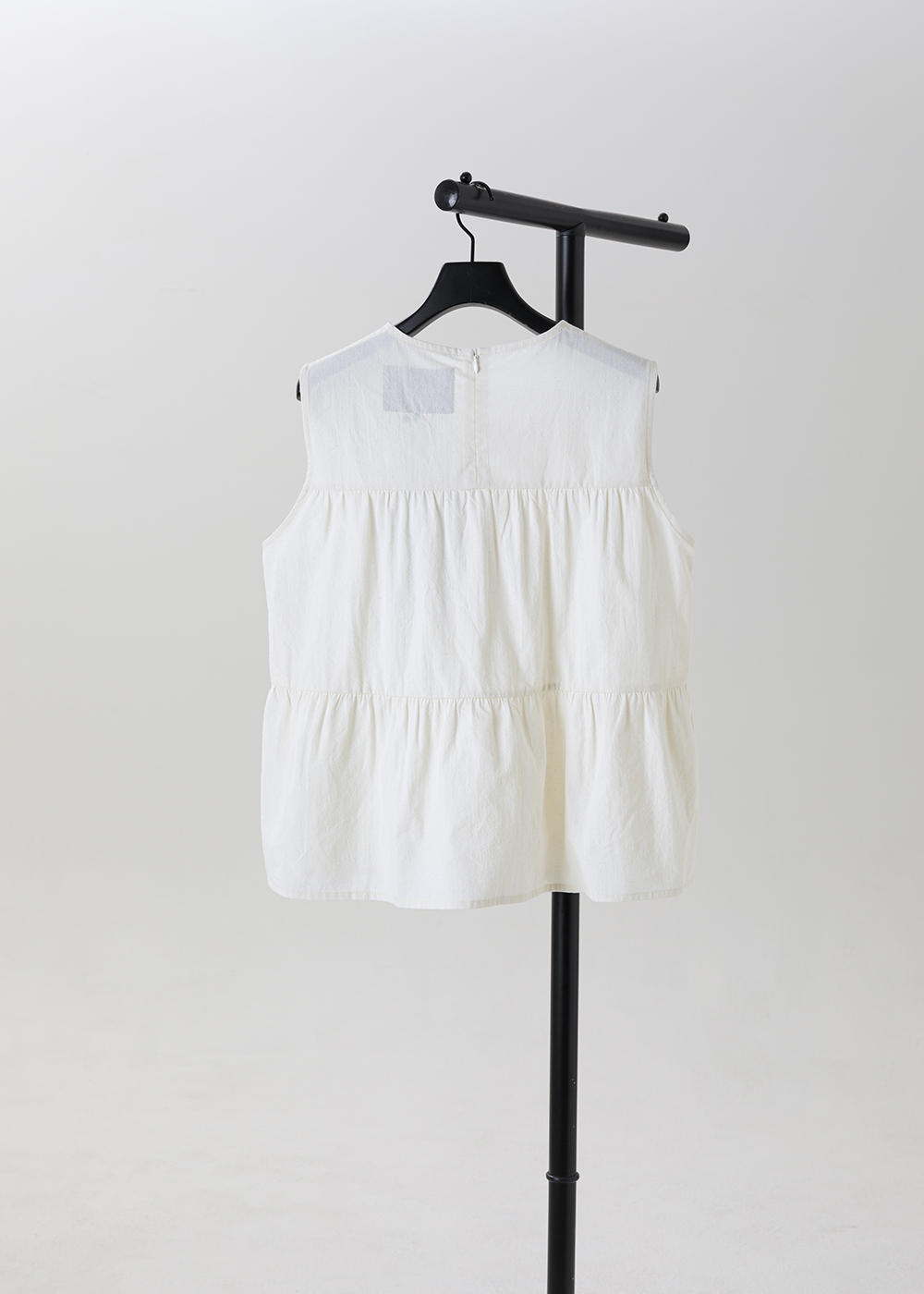 |棉結光影|細點前摺片袖上衣 