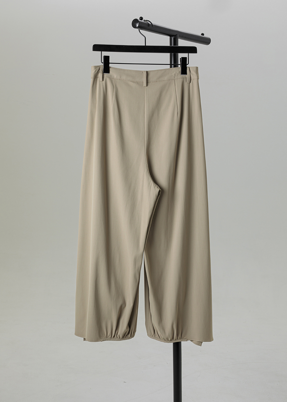 | 輕緞光感 |流影下擺束褶闊腿長褲 