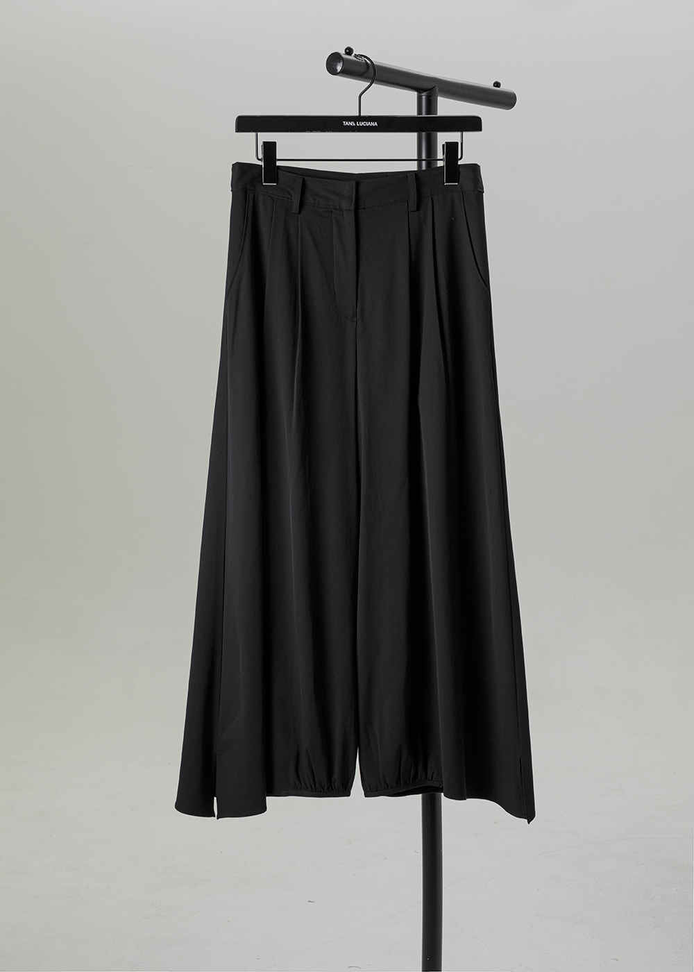 | 輕緞光感 |流影下擺束褶闊腿長褲 