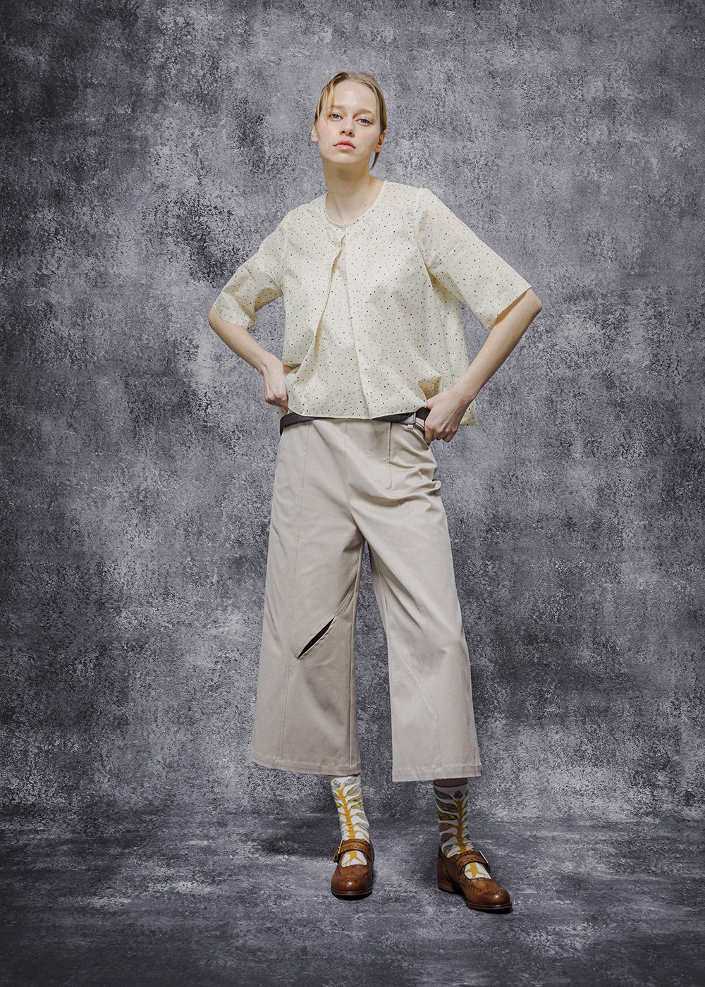 不對稱飾片開衩微寬八分長褲