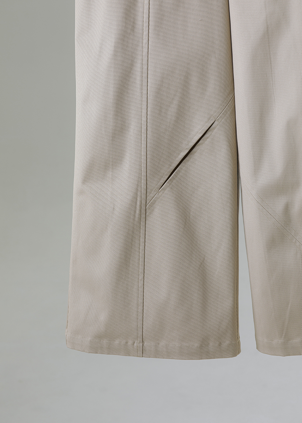 不對稱飾片開衩微寬八分長褲