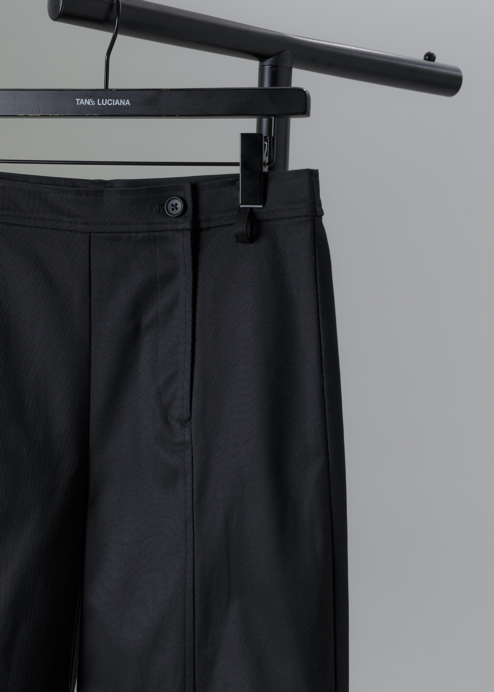 不對稱飾片開衩微寬八分長褲