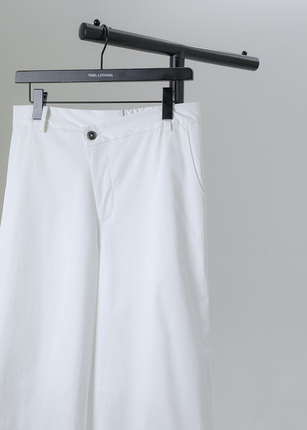 不對稱交疊門襟長褲