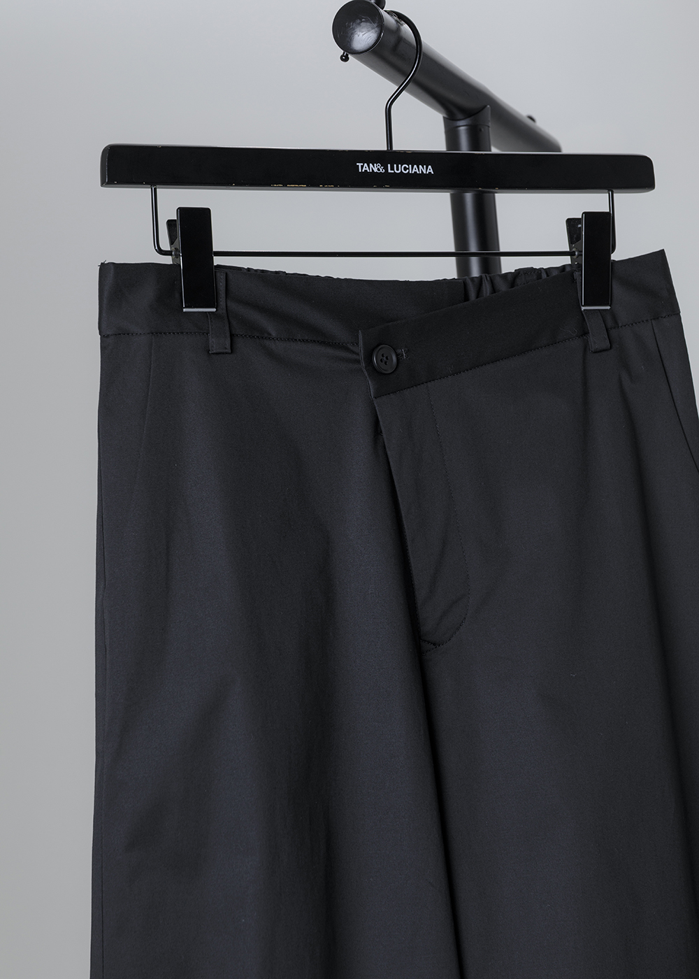 不對稱交疊門襟長褲