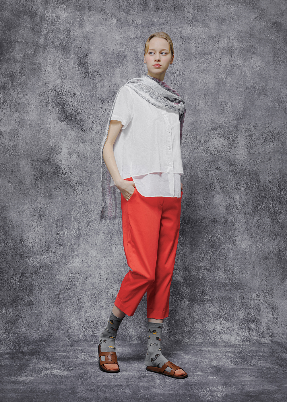 俐落修身直筒八分長褲・霧光微彈棉