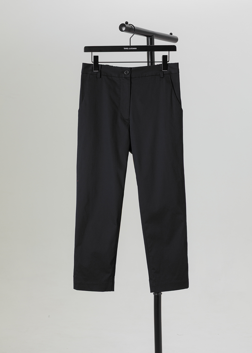 俐落修身直筒八分長褲・霧光微彈棉