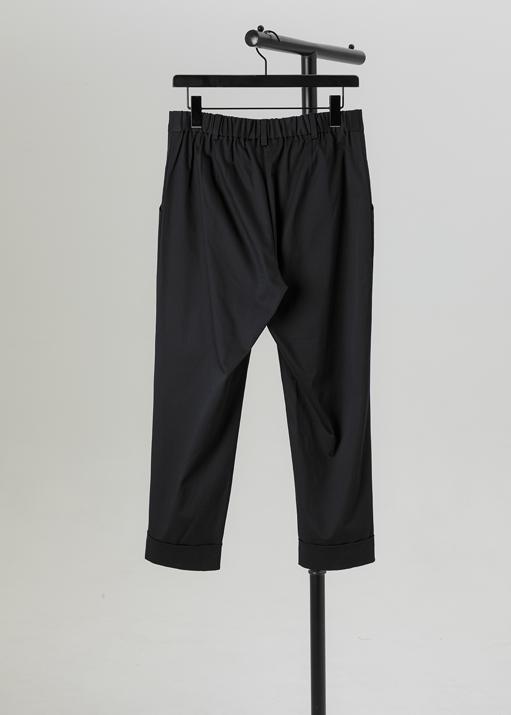 俐落修身直筒八分長褲・霧光微彈棉