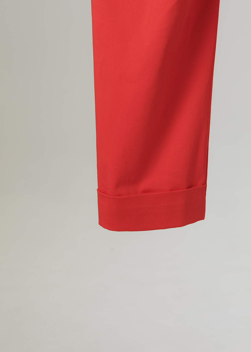 俐落修身直筒八分長褲・霧光微彈棉