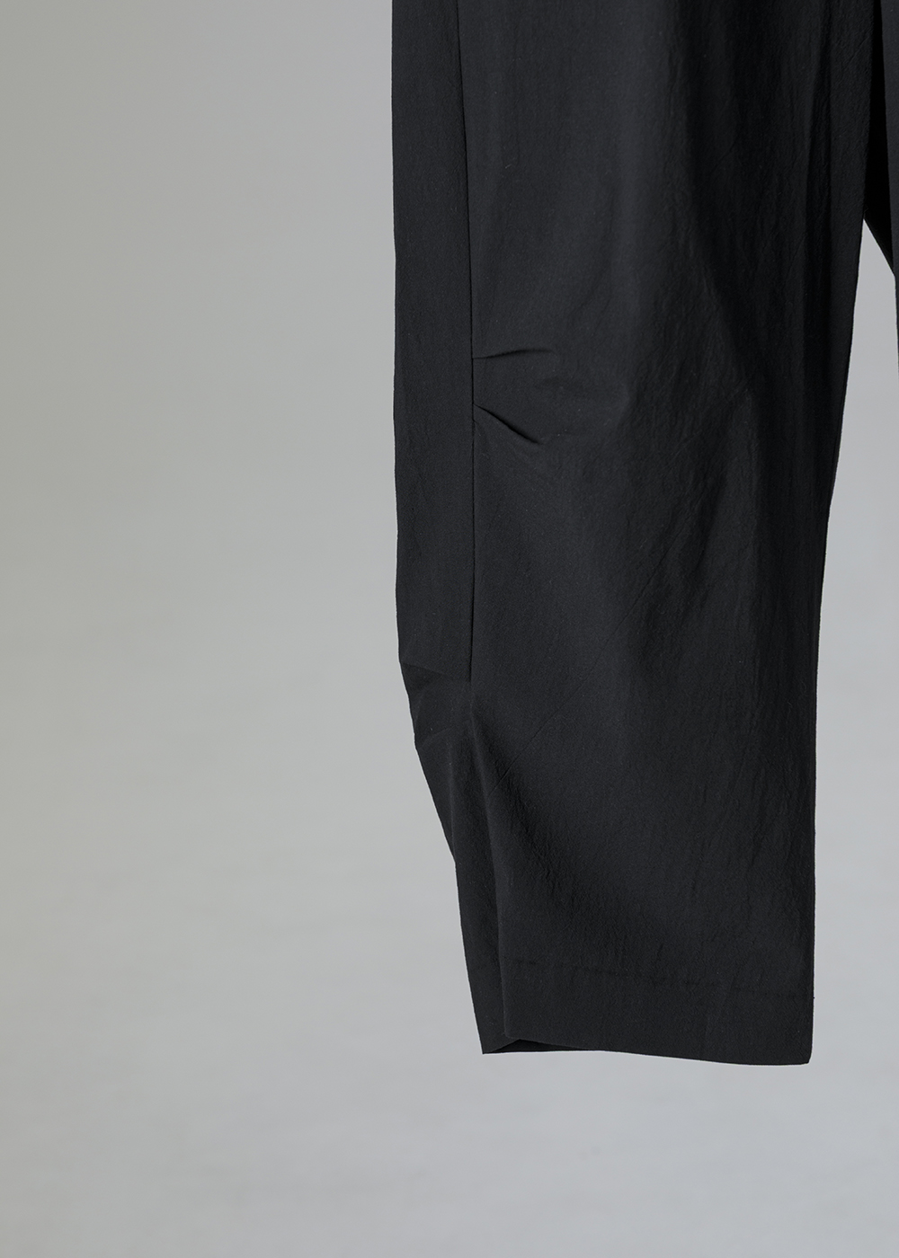 |柔霧棉紋|結構餘韻褲擺立體抽皺八分褲