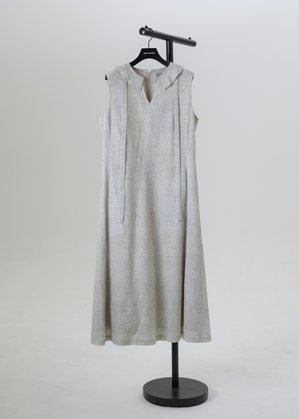 迴響時序開領飄帶背心洋裝