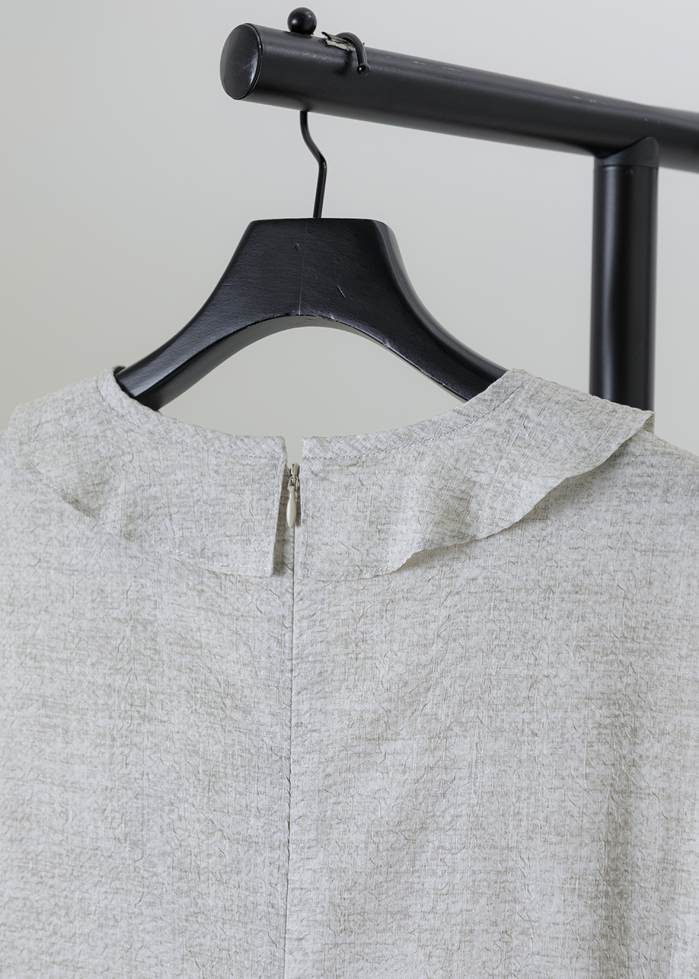 迴響時序開領飄帶背心洋裝