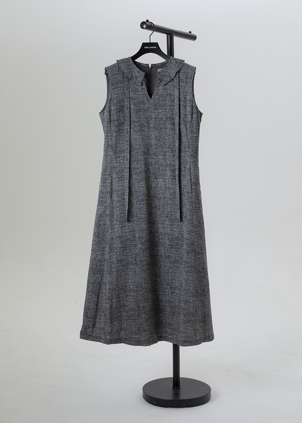 迴響時序開領飄帶背心洋裝