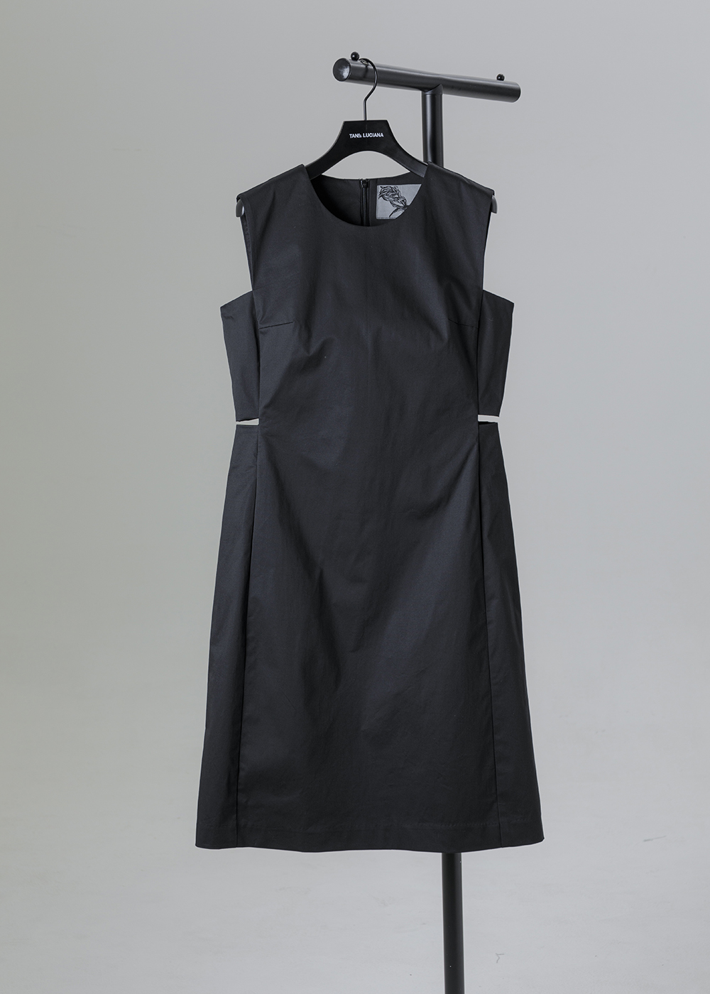 幾何腰側鏤空結構洋裝