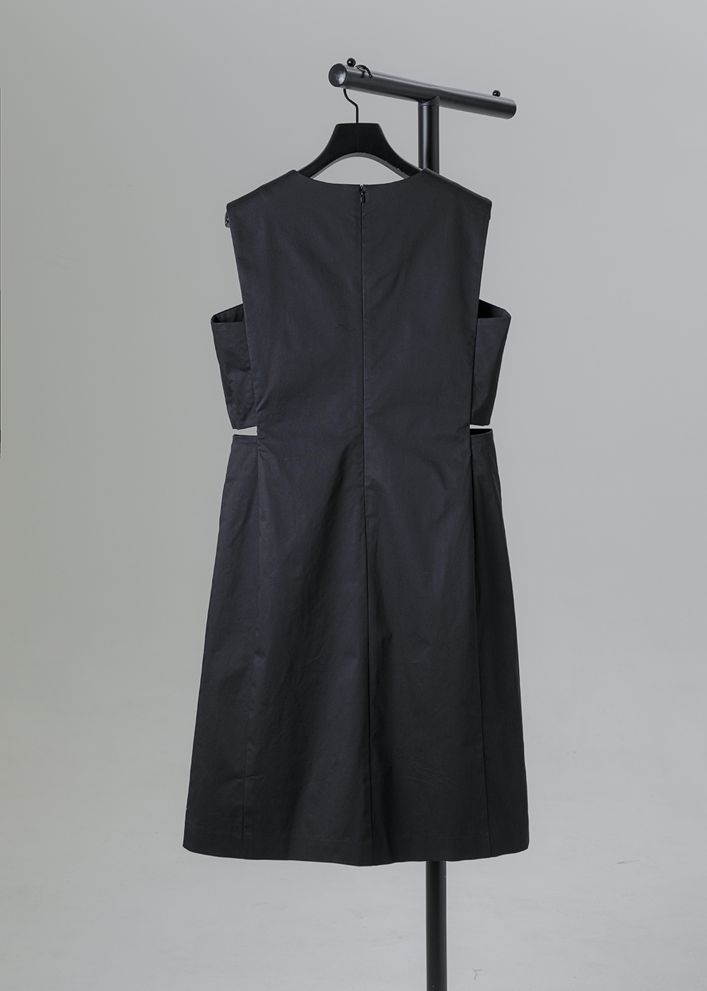 幾何腰側鏤空結構洋裝