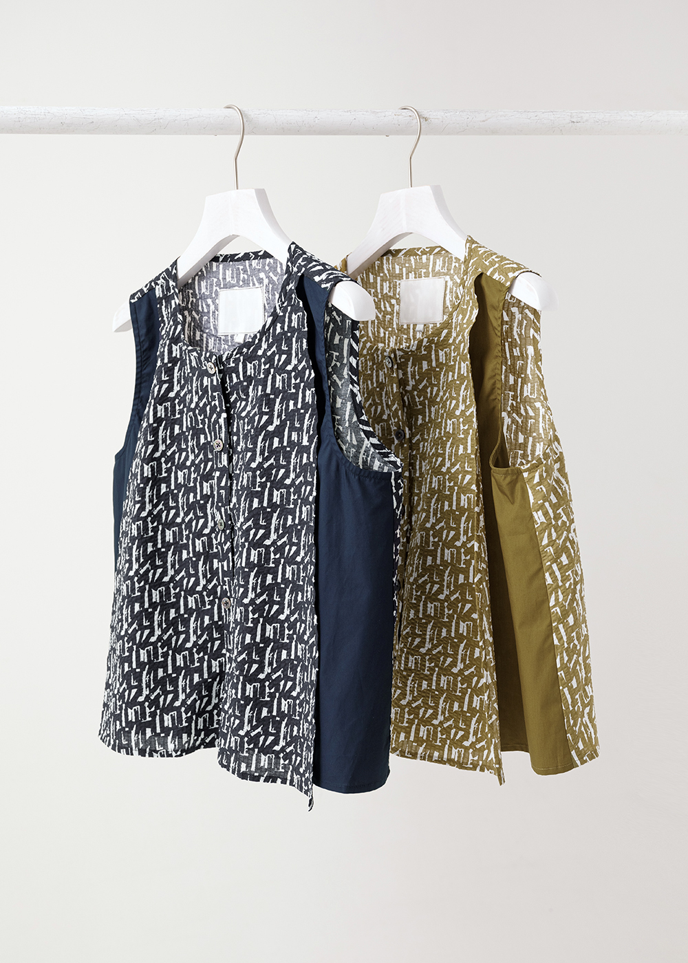 Spliced Sleeveless Blouse