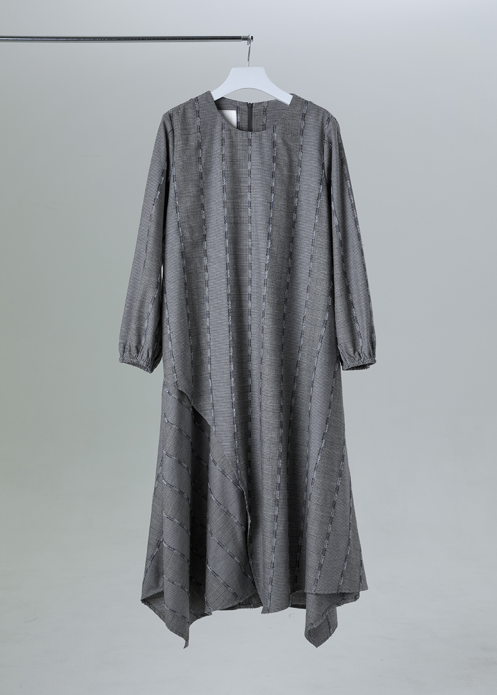 立體格紋不規則下擺長版洋裝 