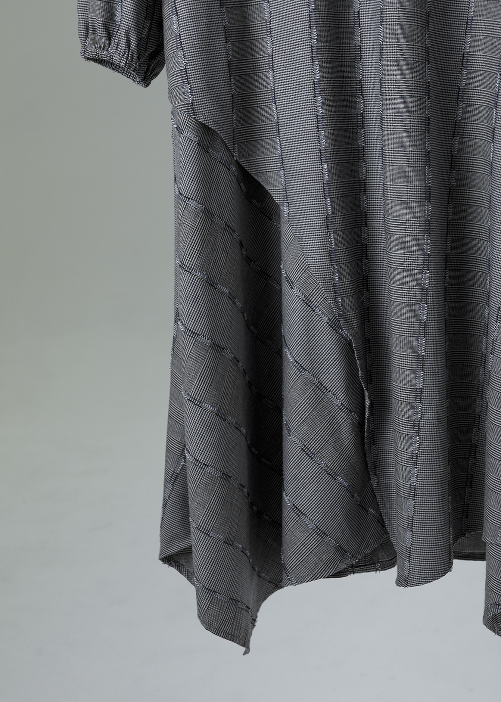 立體格紋不規則下擺長版洋裝 