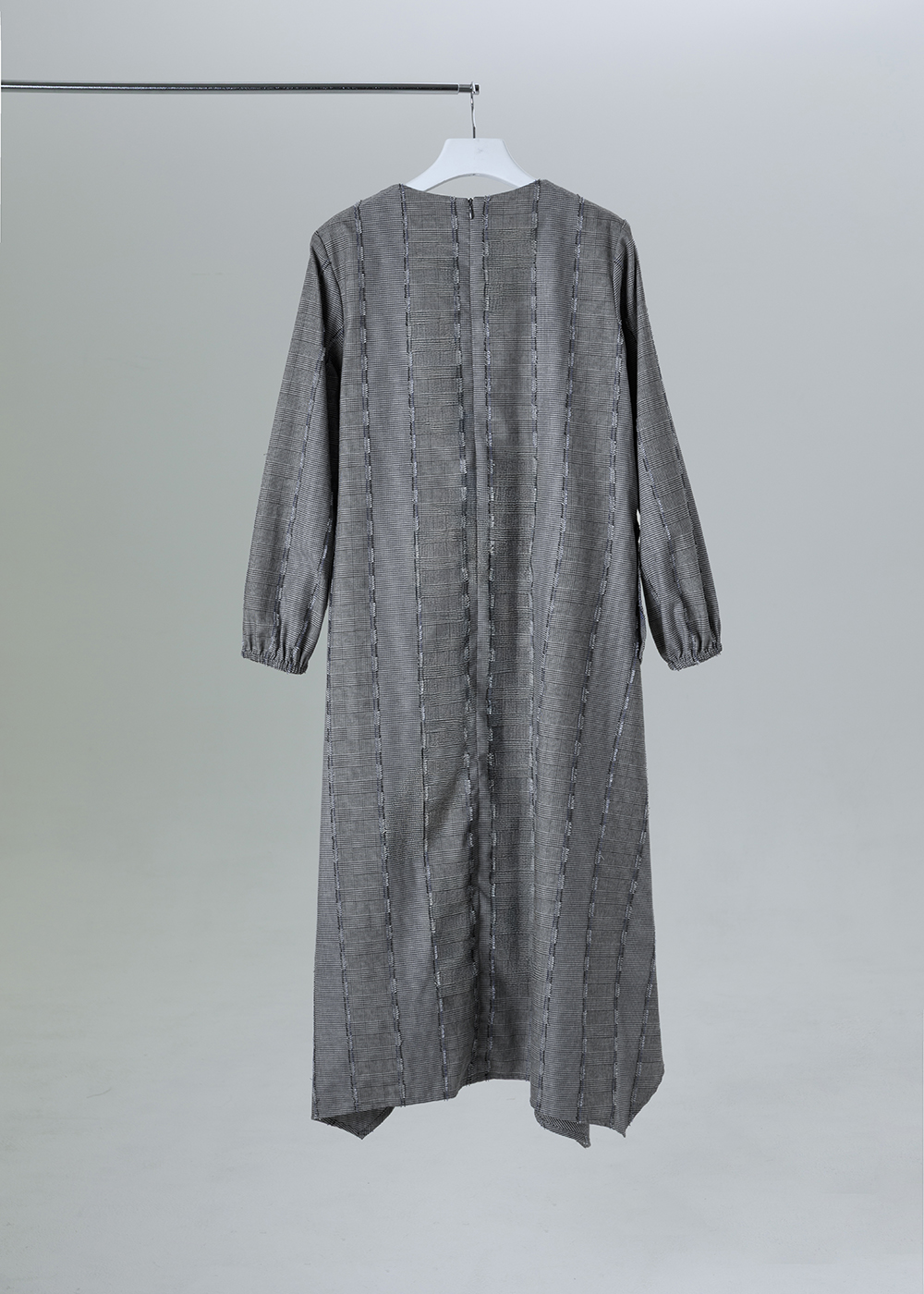 立體格紋不規則下擺長版洋裝 