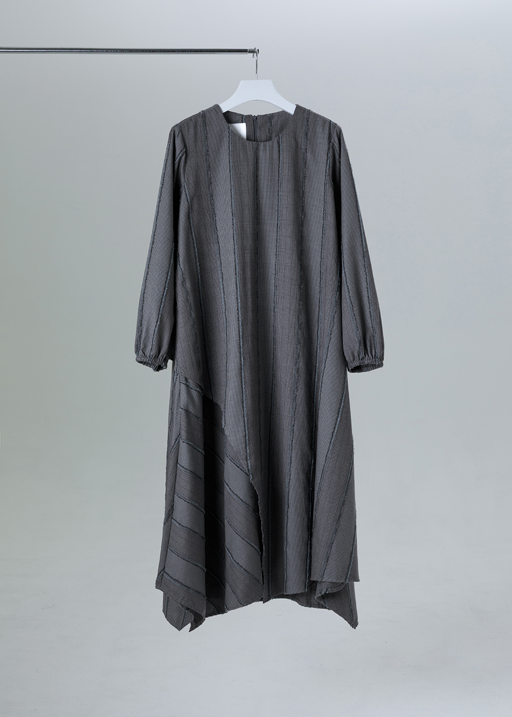 立體格紋不規則下擺長版洋裝 