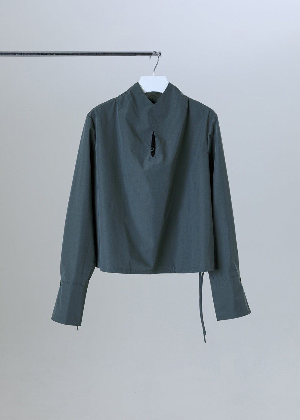 下襬抽皺綁繩襯衫