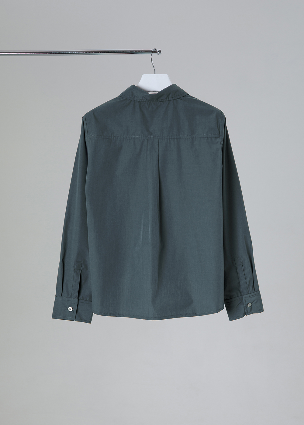 沉著微褶弧襬襯衫