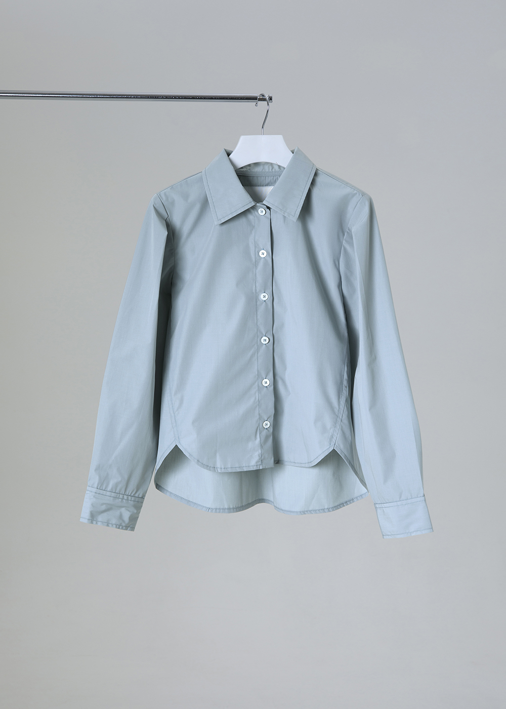 沉著微褶弧襬襯衫