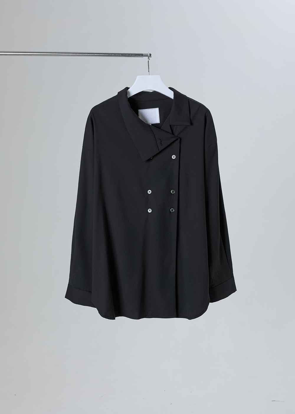 微界斜向門襟雙釦襯衫