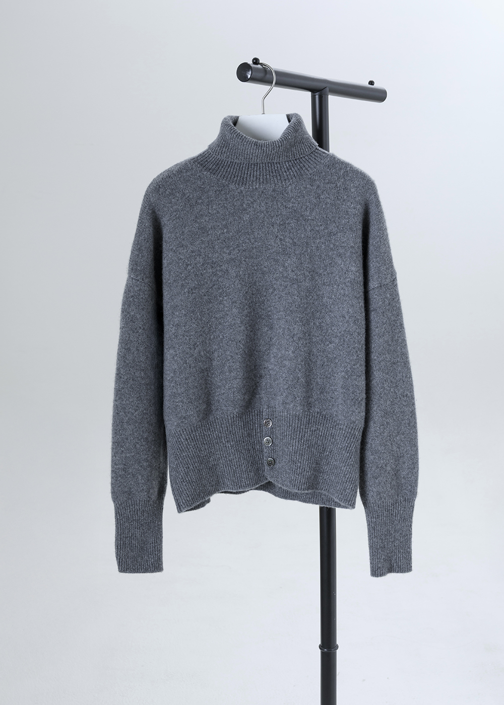 釦飾羅紋高領羊毛衣