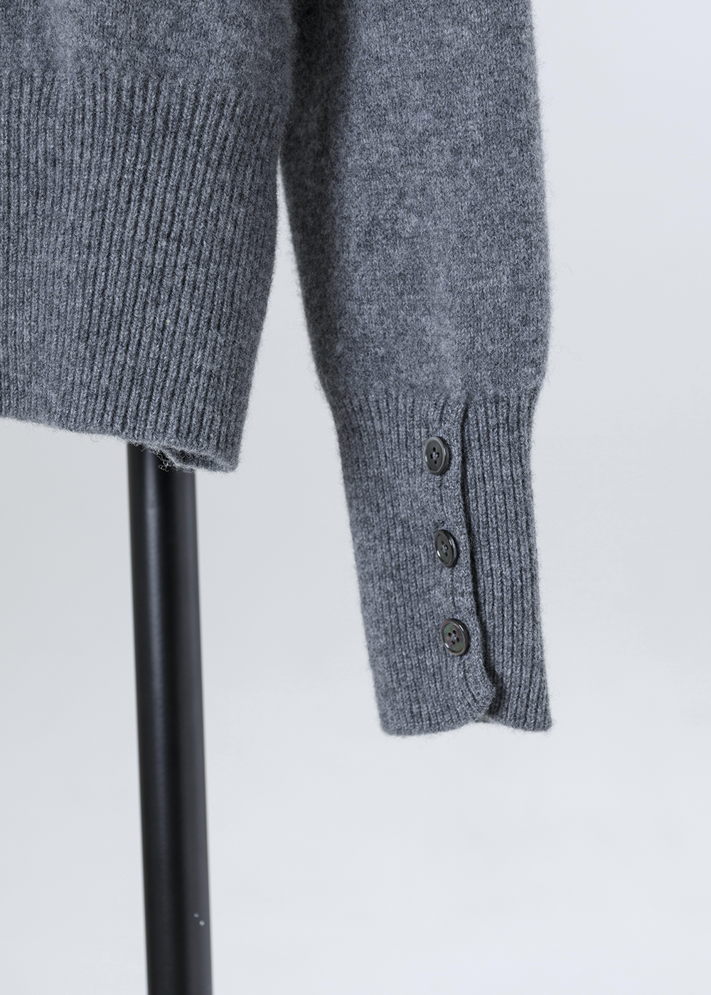 釦飾羅紋高領羊毛衣