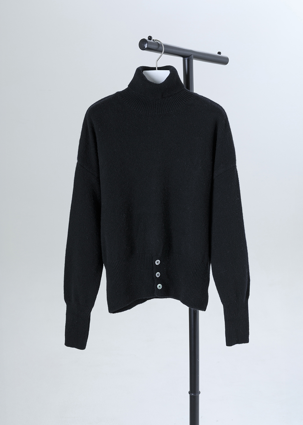 釦飾羅紋高領羊毛衣