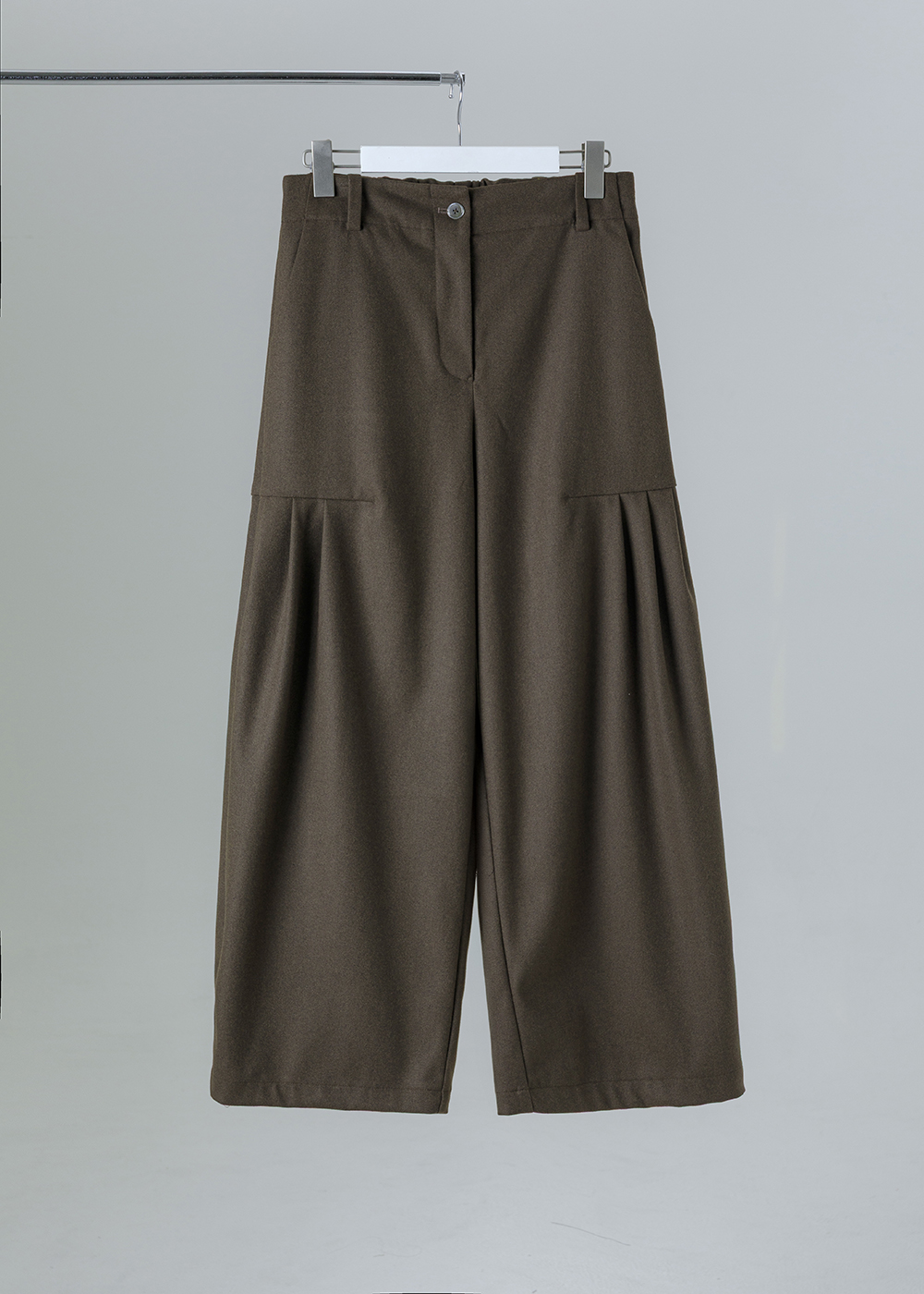風琴低位拼接百摺寬褲<br />
