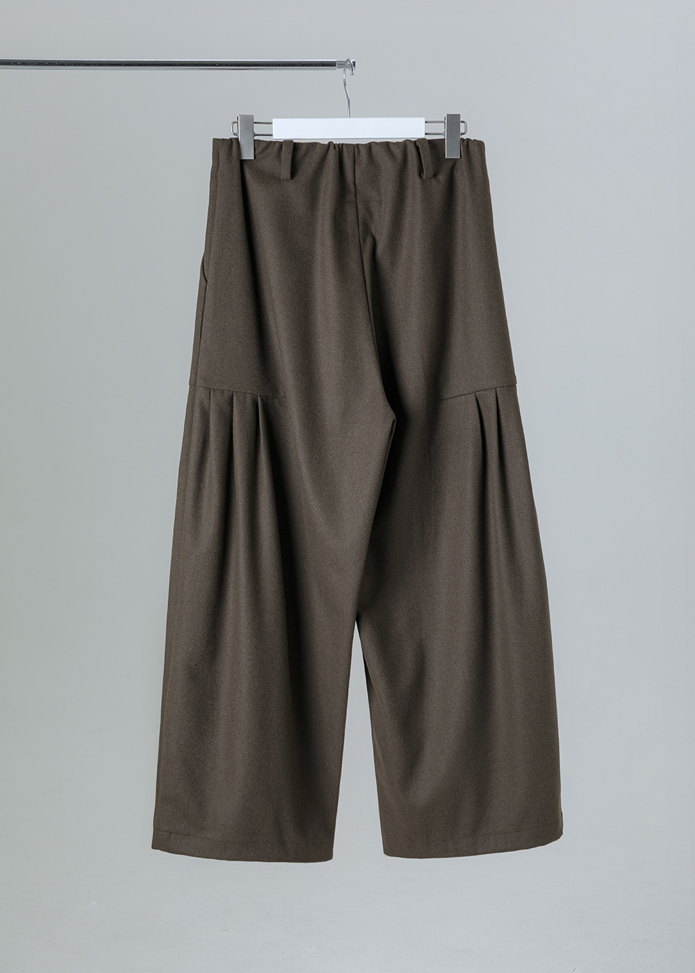 風琴低位拼接百摺寬褲<br />
