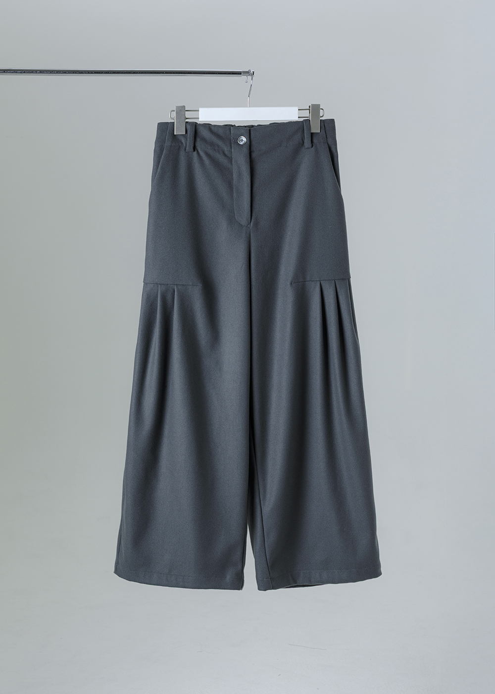 風琴低位拼接百摺寬褲<br />
