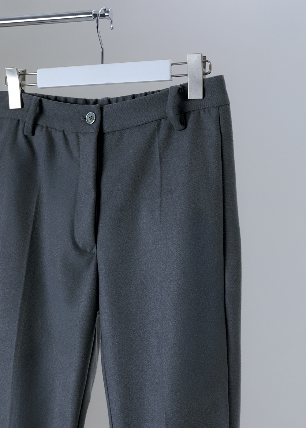 收束下擺釦飾修身長褲