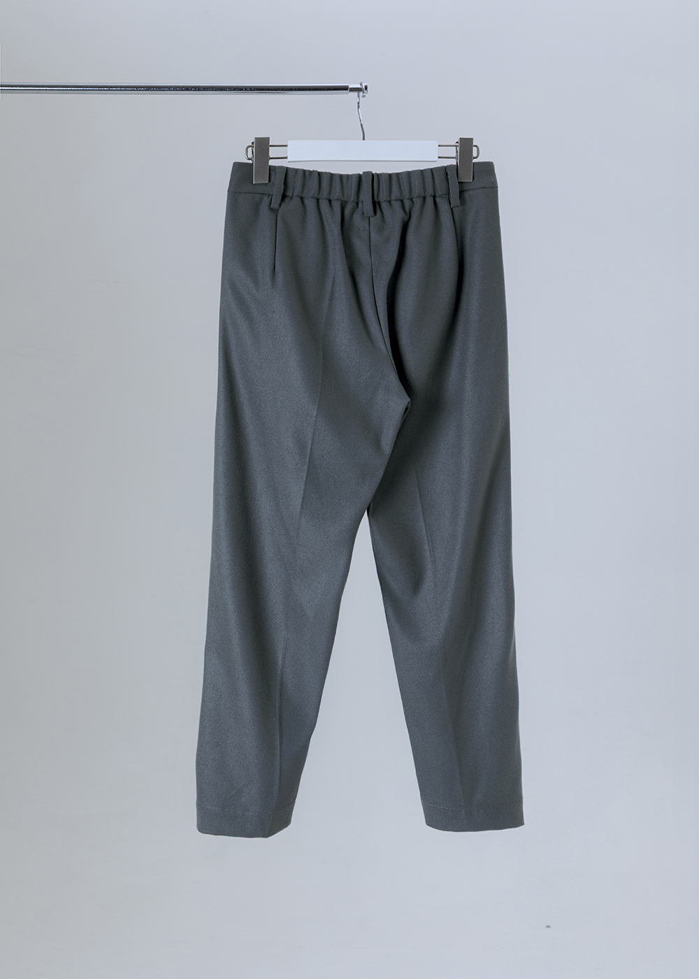 收束下擺釦飾修身長褲