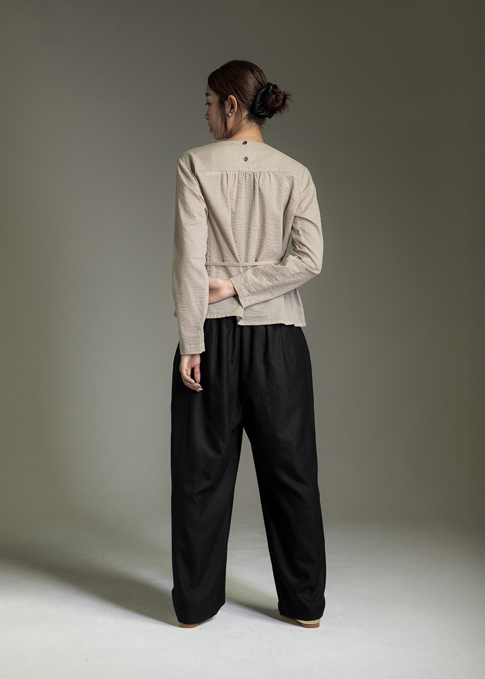 立褶垂墜流線錐形褲