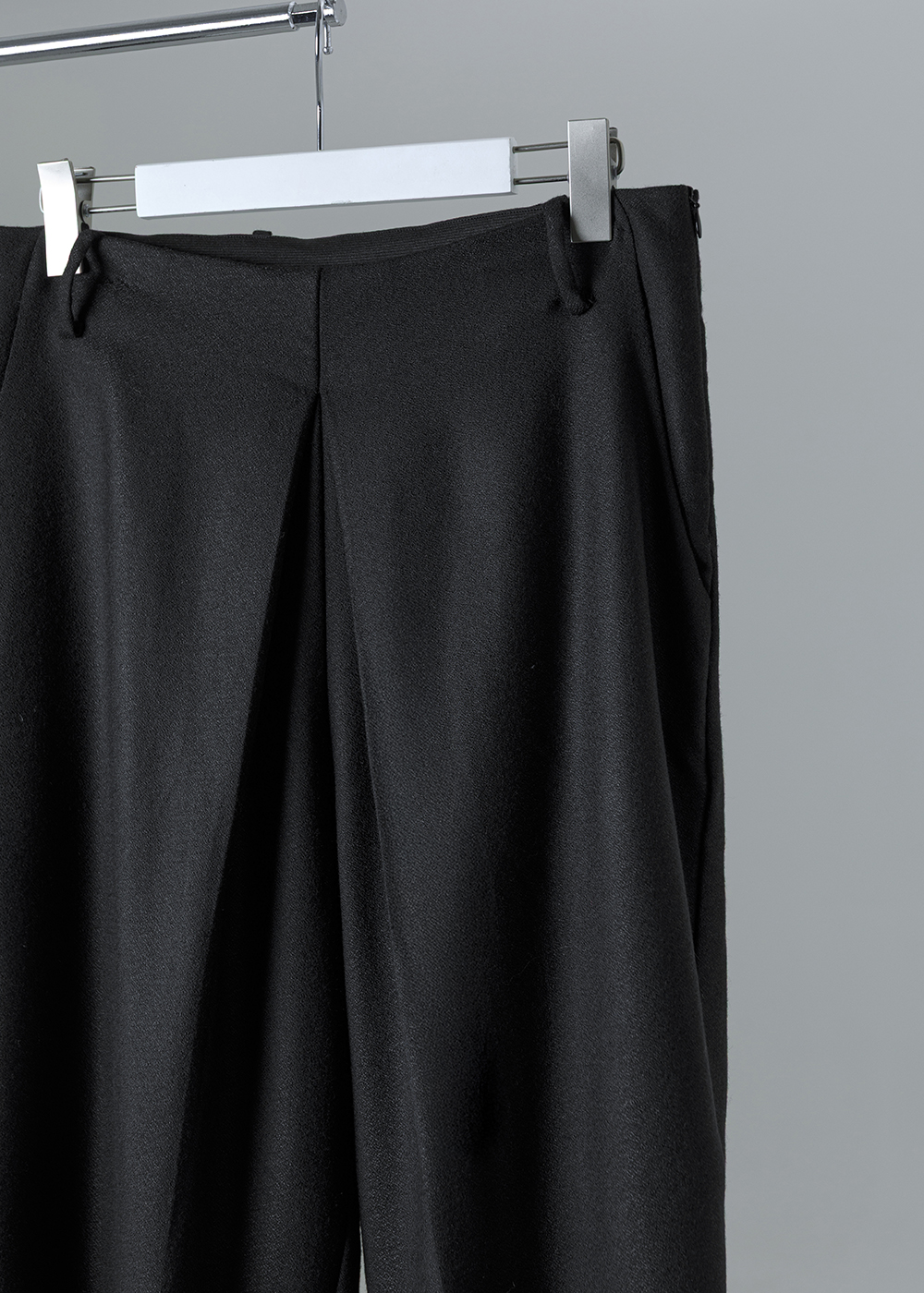 立褶垂墜流線錐形褲