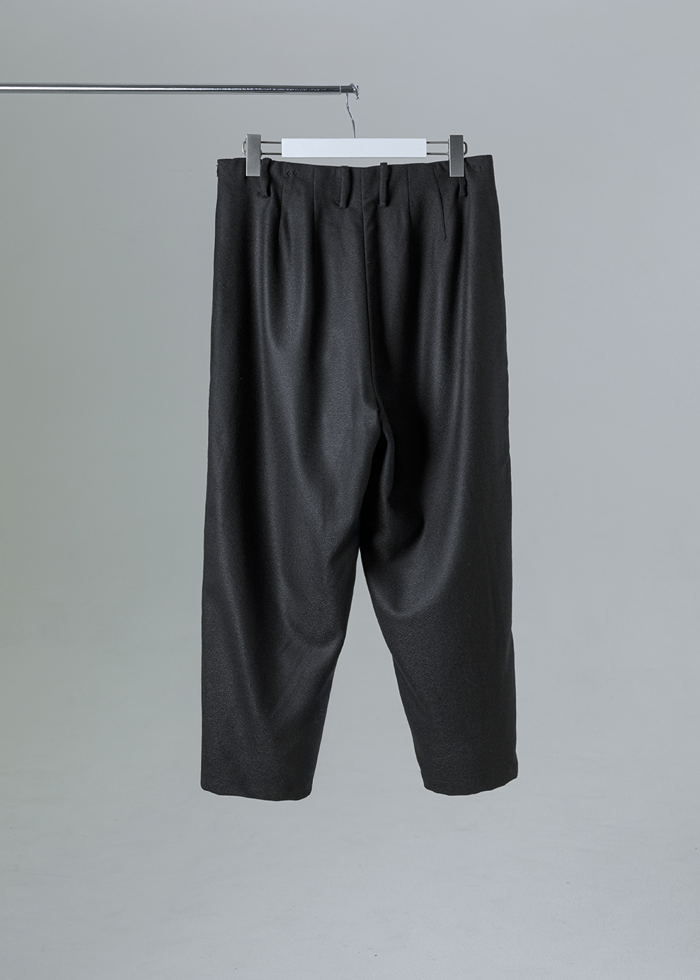 立褶垂墜流線錐形褲