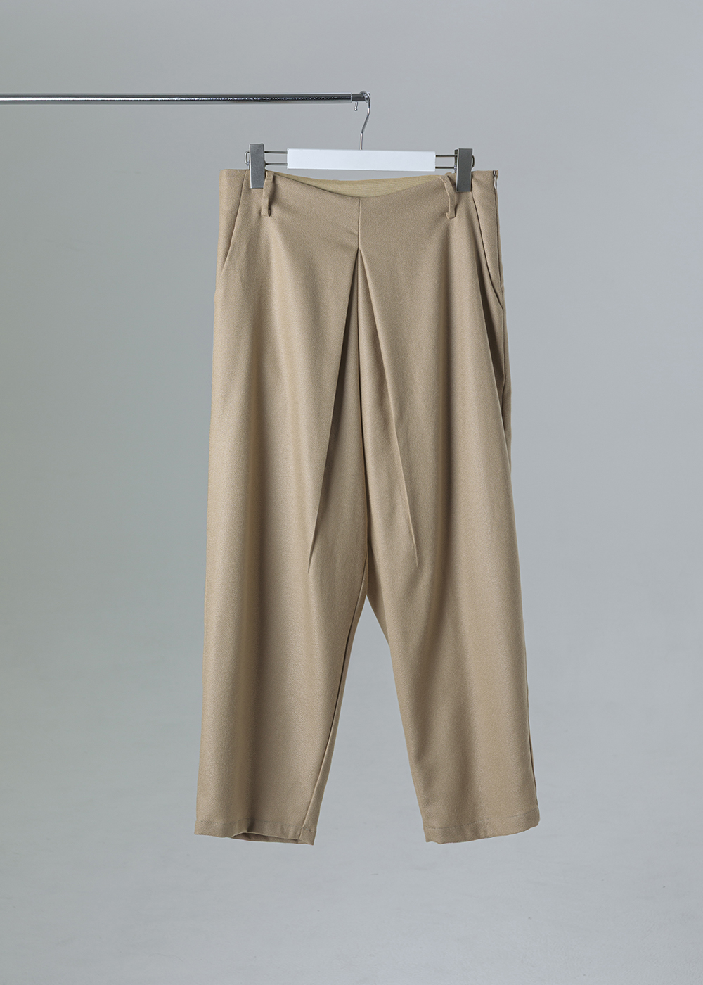 立褶垂墜流線錐形褲