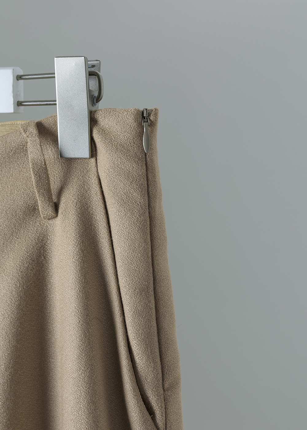 立褶垂墜流線錐形褲