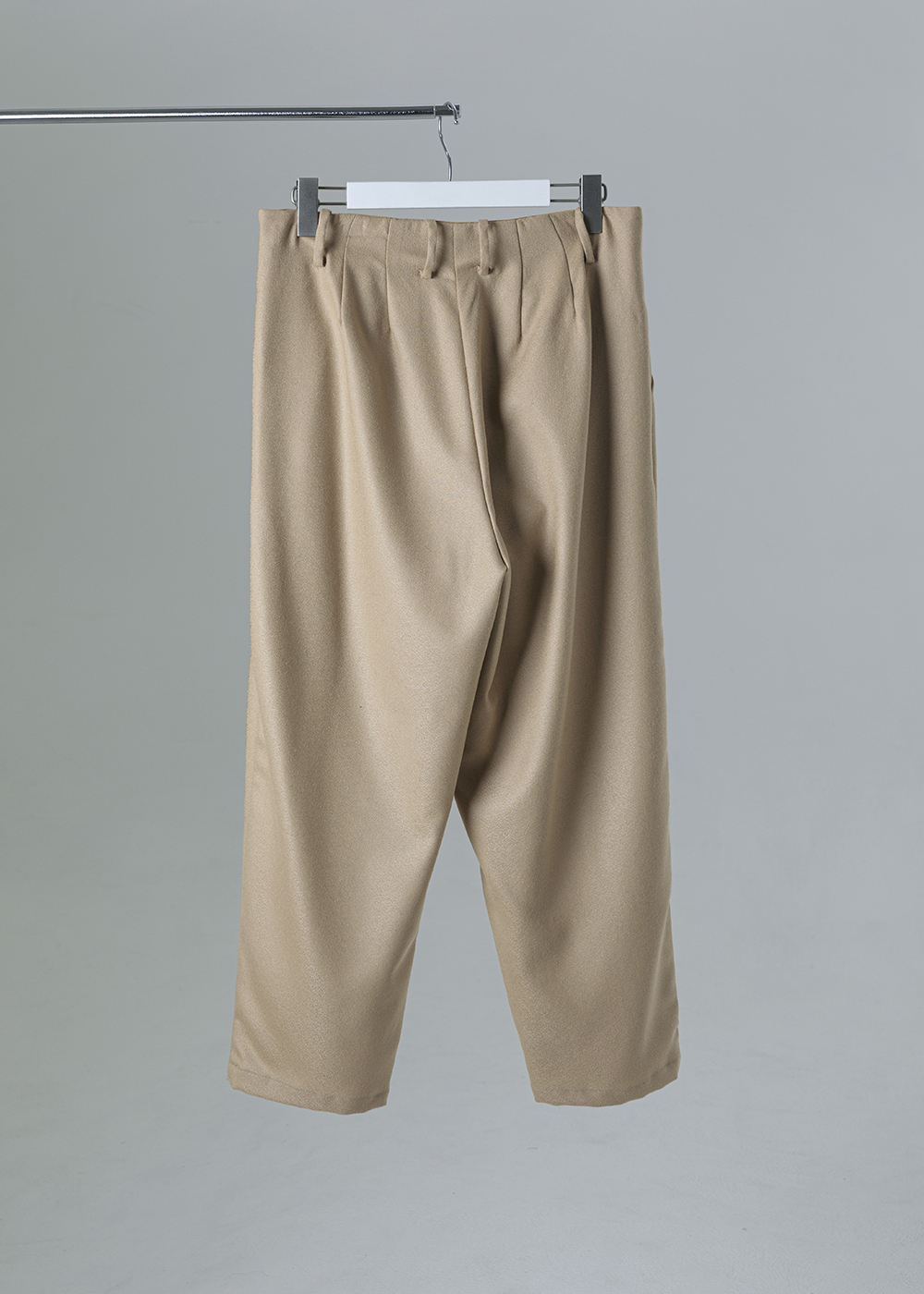 立褶垂墜流線錐形褲