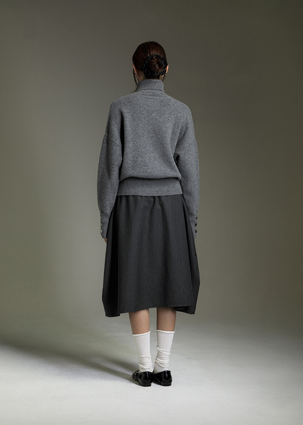 微岑不對稱打褶錐形裙<br />
