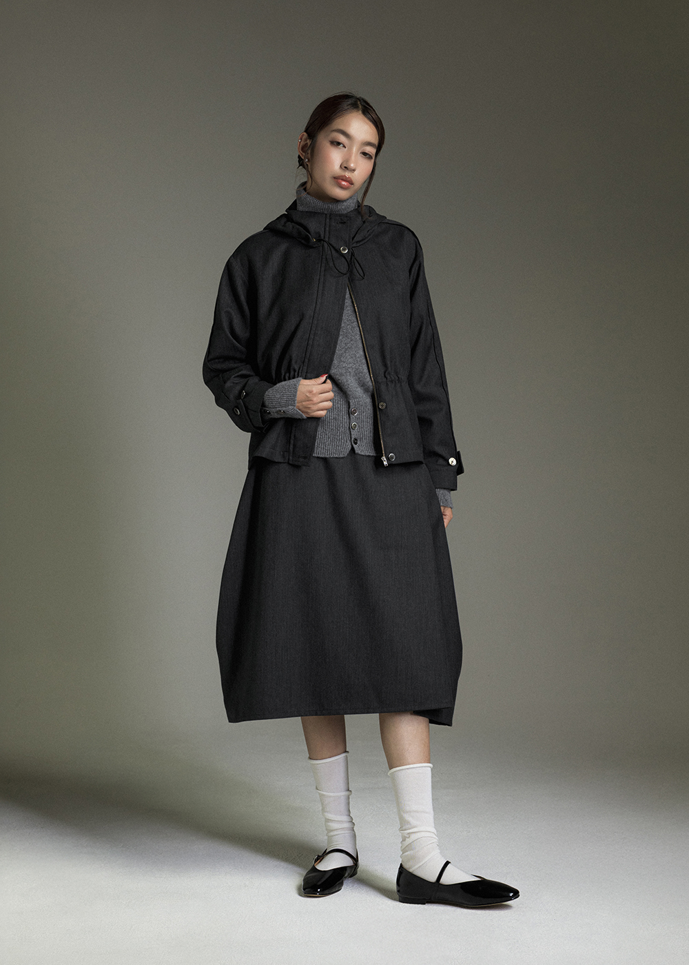 微岑不對稱打褶錐形裙<br />
