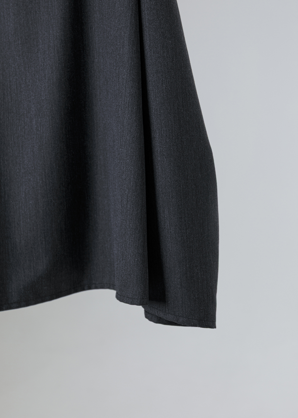 微岑不對稱打褶錐形裙<br />
