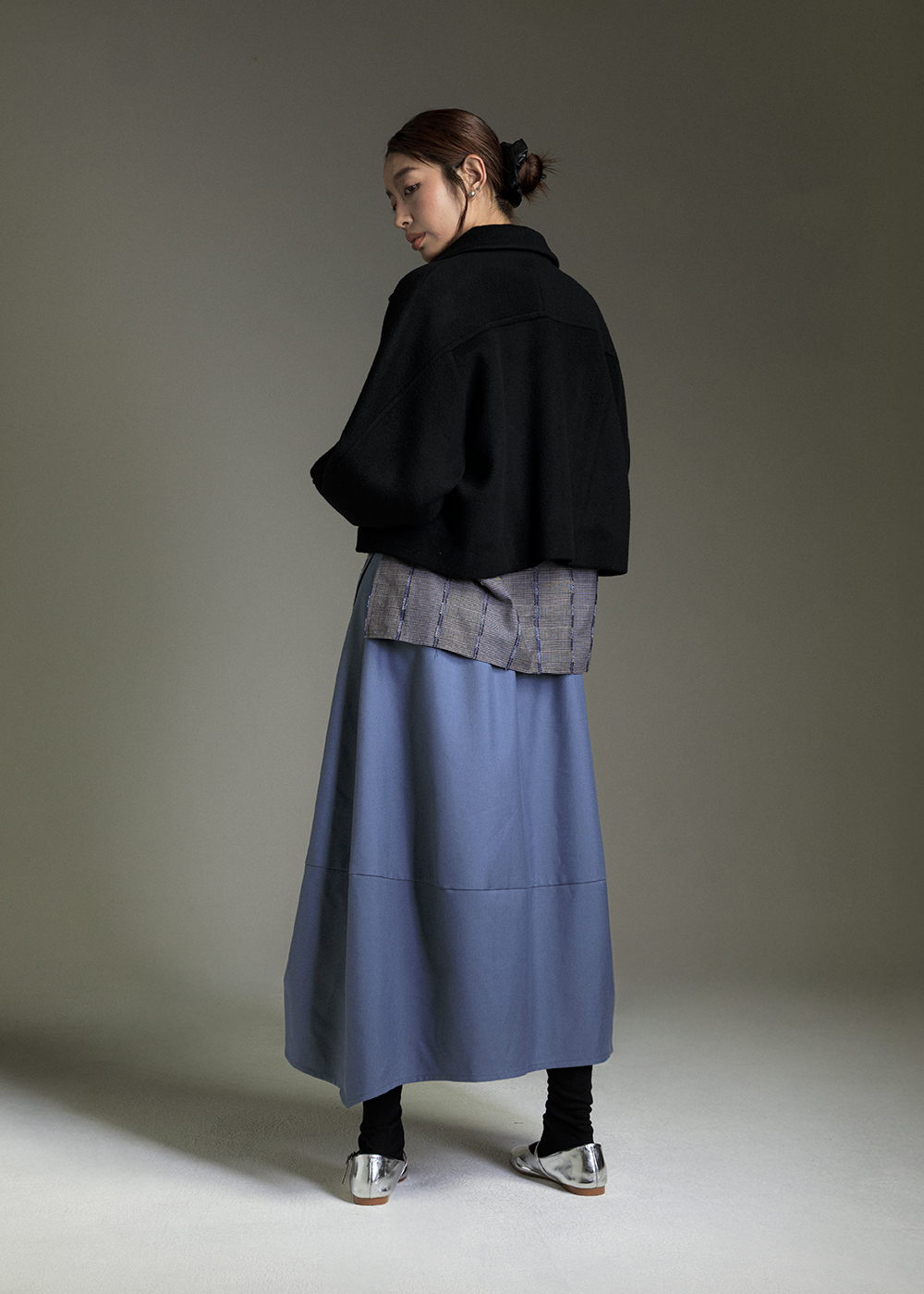 緩域立體弧線剪裁中長裙