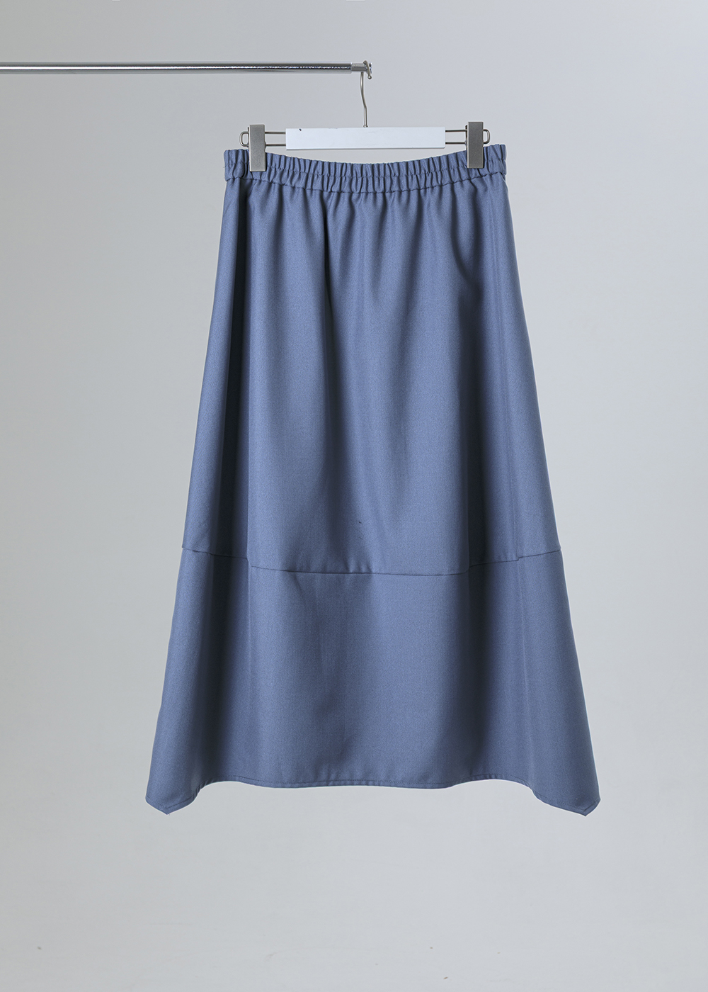 緩域立體弧線剪裁中長裙